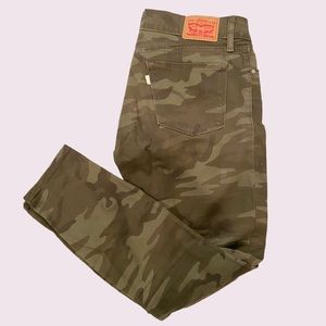 LEVIS 711 SKINNY CAMO ANKLE JEANS size 27
